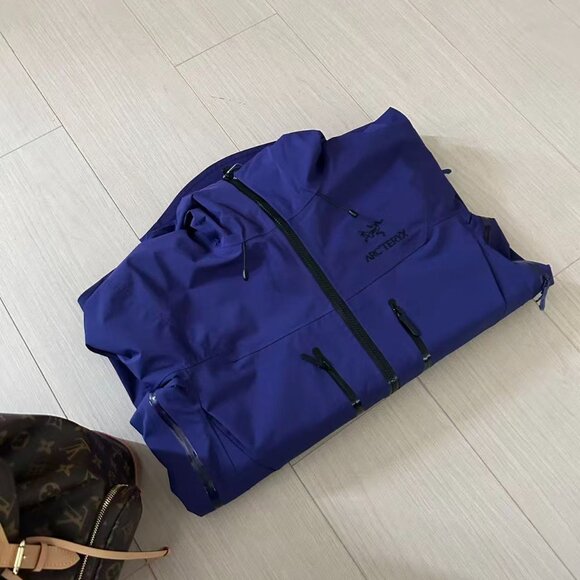 Arc'teryx Beta LT Series Dark Purple Rain Jacket - Picture 5 of 5